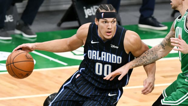 Aaron Gordon drives